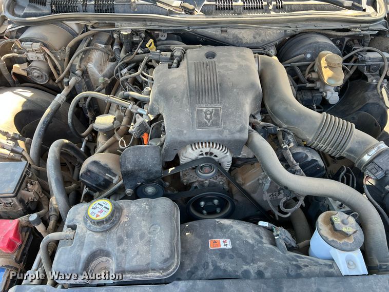 image for item DS8414 2004 Ford Crown Victoria