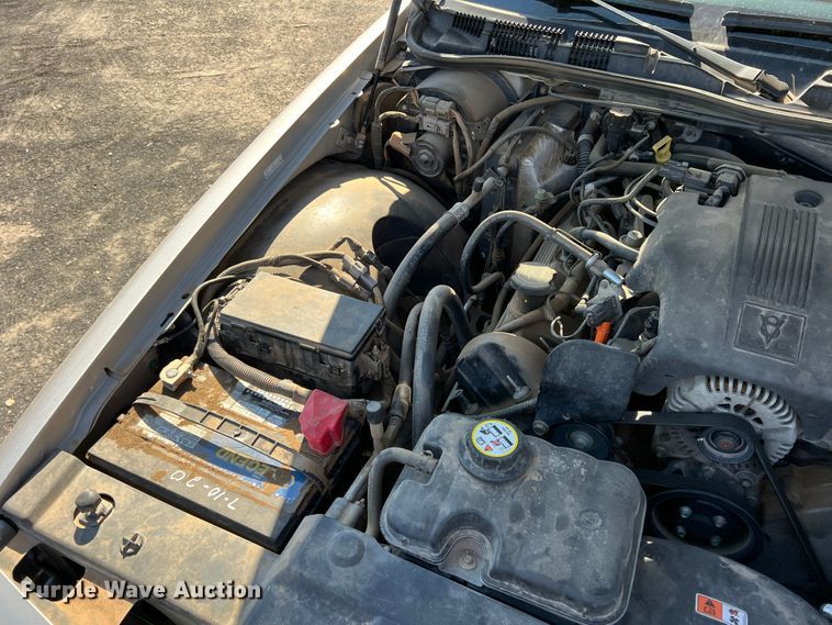image for item DS8414 2004 Ford Crown Victoria