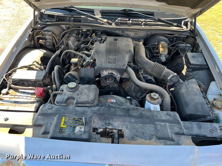 image for item DS8414 2004 Ford Crown Victoria