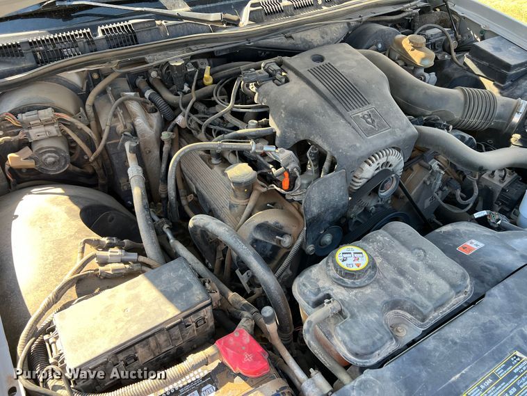 image for item DS8414 2004 Ford Crown Victoria