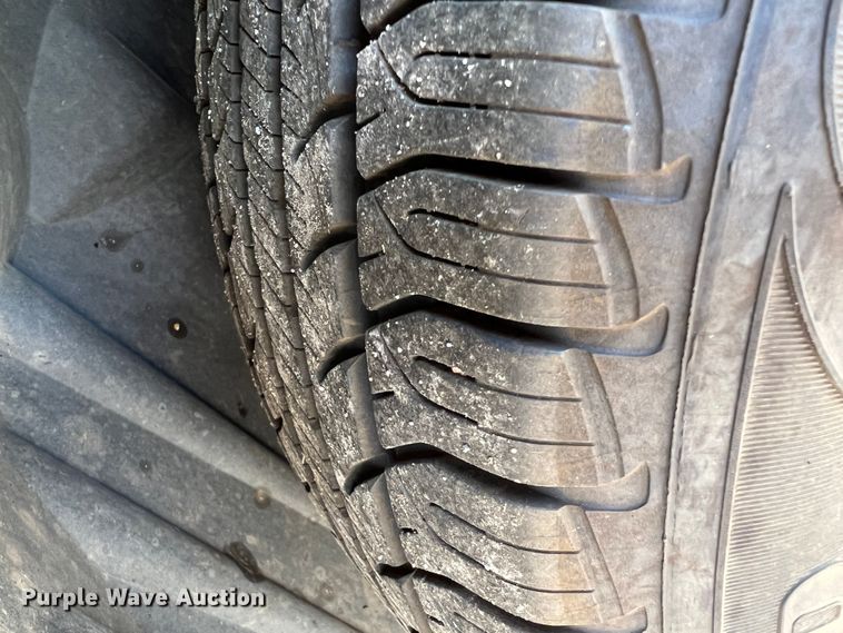 image for item DS8414 2004 Ford Crown Victoria