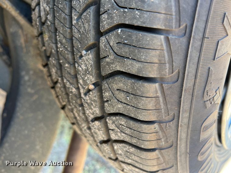 image for item DS8414 2004 Ford Crown Victoria