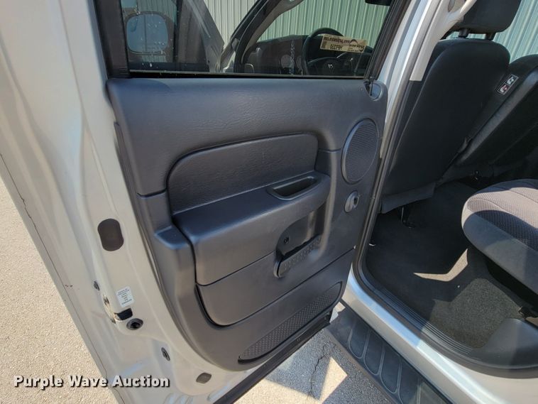 image for item HF9350 2005 Dodge Ram 1500  Quad Cab pickup truck