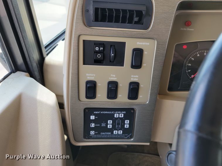 image for item HF9351 2005 Itasca Suncruiser  RV