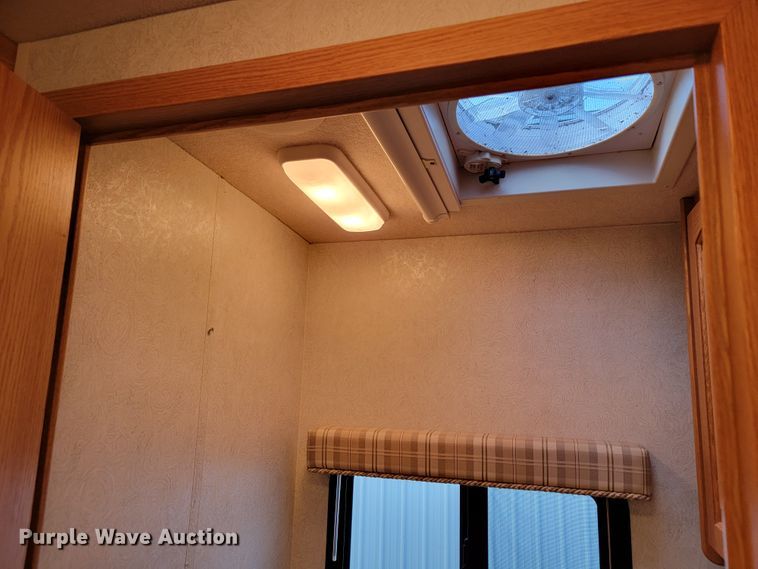 image for item HF9351 2005 Itasca Suncruiser  RV