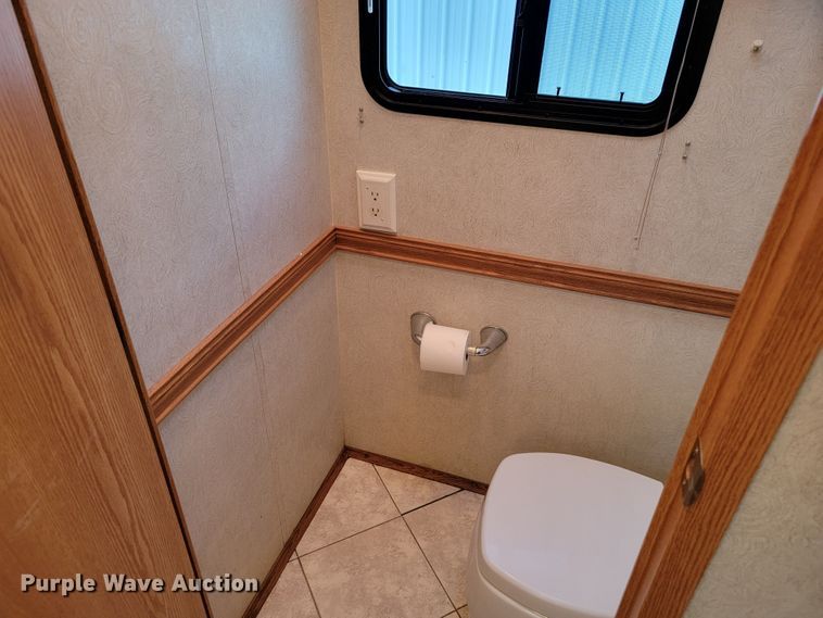 image for item HF9351 2005 Itasca Suncruiser  RV