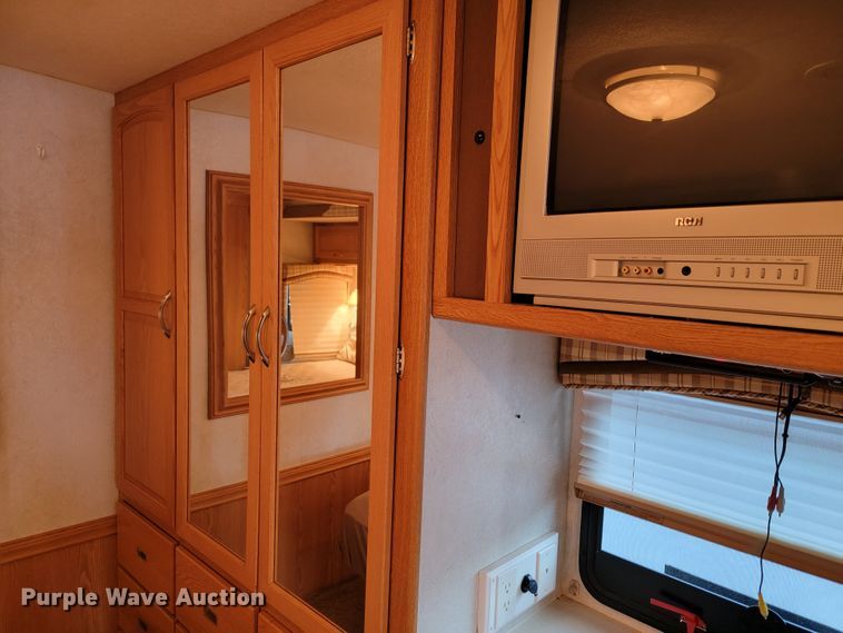 image for item HF9351 2005 Itasca Suncruiser  RV