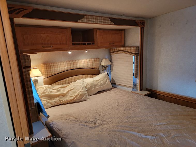 image for item HF9351 2005 Itasca Suncruiser  RV