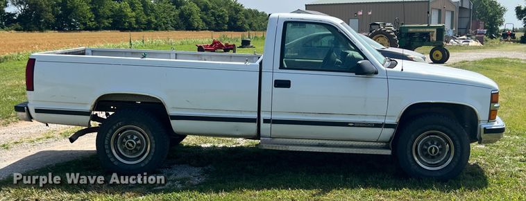 image for item HL9247 2000 Chevrolet Cheyenne 2500  pickup truck