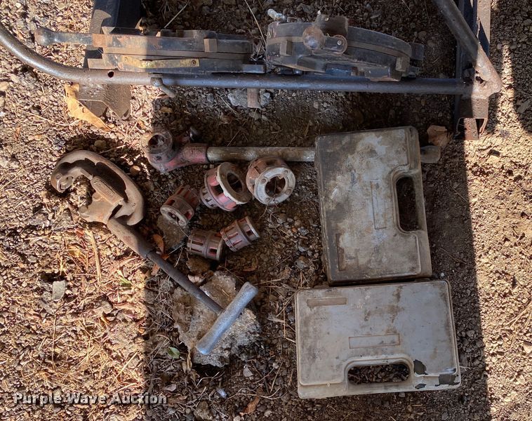 image for item JA9222 2008 Northern Tool  pipe threading machine