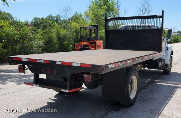 image for item JA9879 2004 Ford F650 Super Duty  dump flatbed truck