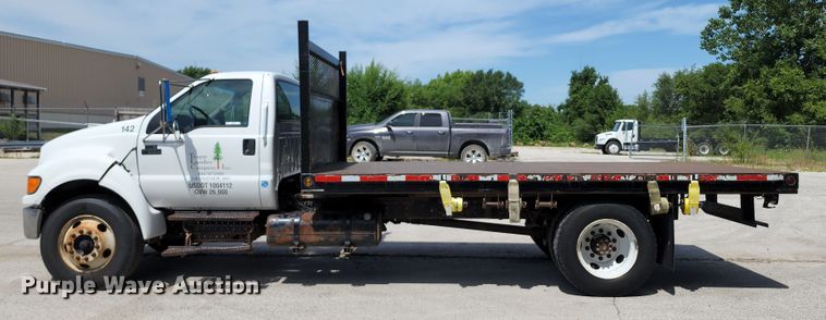 image for item JA9879 2004 Ford F650 Super Duty  dump flatbed truck