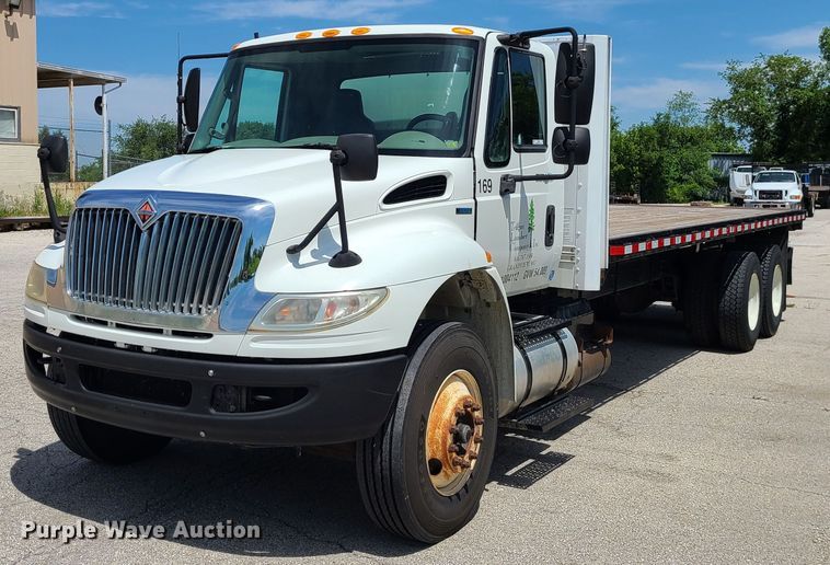 image for item JA9882 2011 International DuraStar 4400  flatbed truck