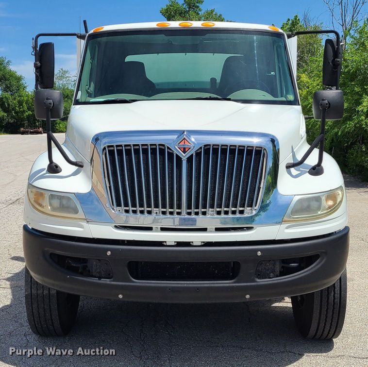 image for item JA9882 2011 International DuraStar 4400  flatbed truck