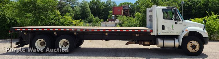 image for item JA9882 2011 International DuraStar 4400  flatbed truck