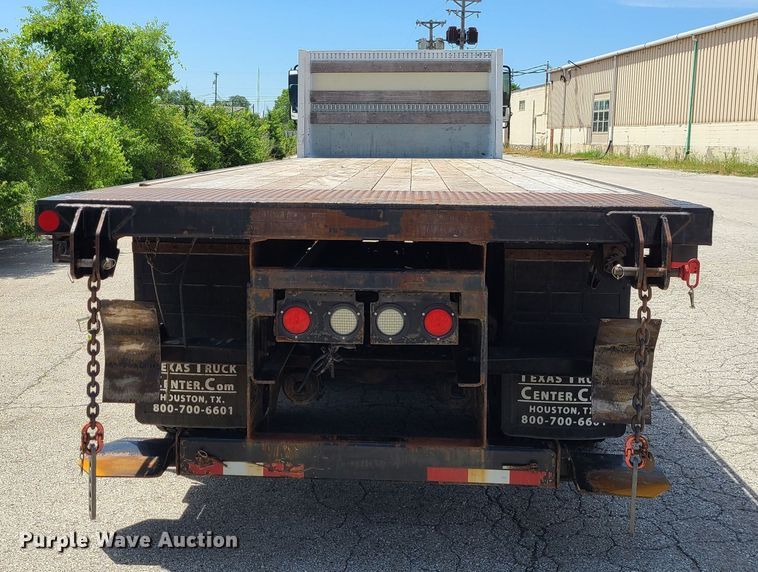 image for item JA9882 2011 International DuraStar 4400  flatbed truck