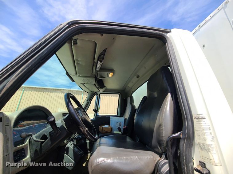 image for item JA9882 2011 International DuraStar 4400  flatbed truck