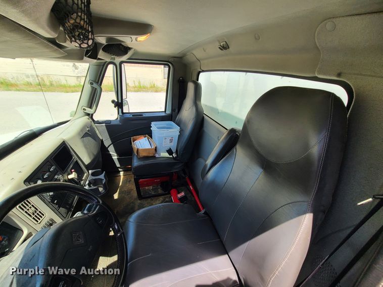 image for item JA9882 2011 International DuraStar 4400  flatbed truck