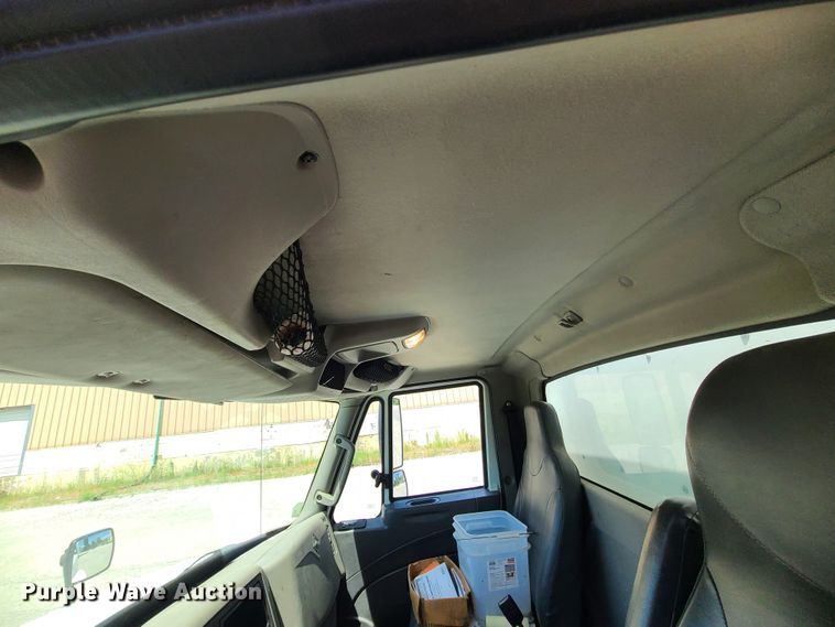 image for item JA9882 2011 International DuraStar 4400  flatbed truck