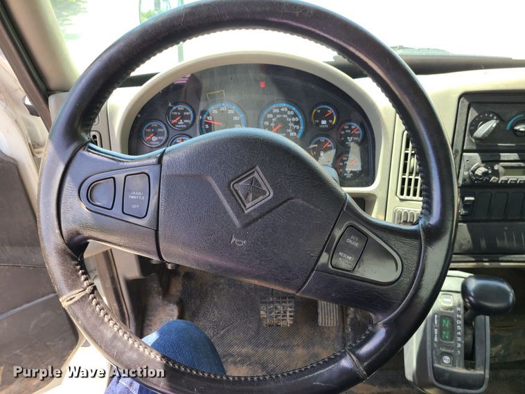 image for item JA9882 2011 International DuraStar 4400  flatbed truck