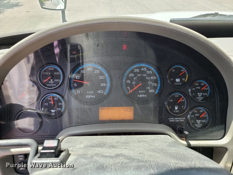 image for item JA9882 2011 International DuraStar 4400  flatbed truck