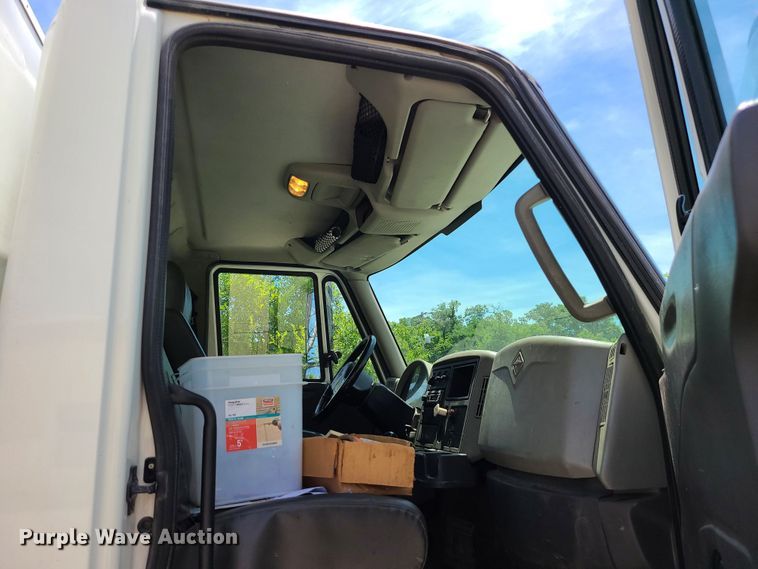 image for item JA9882 2011 International DuraStar 4400  flatbed truck