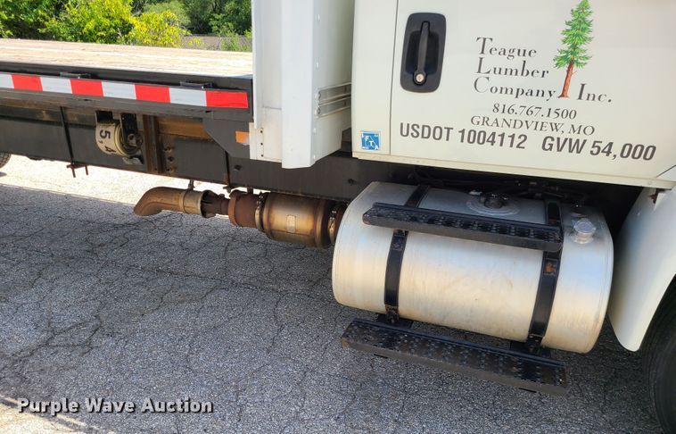 image for item JA9882 2011 International DuraStar 4400  flatbed truck