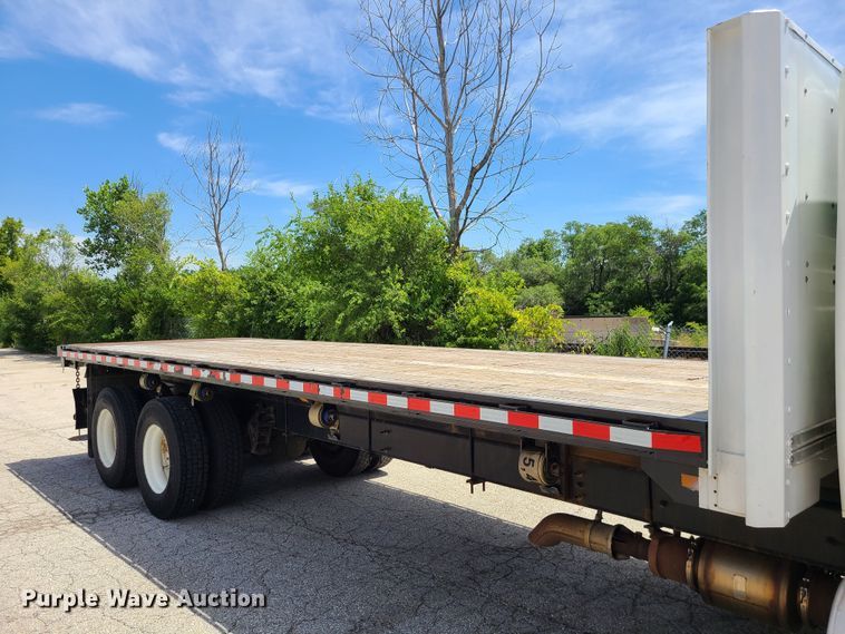 image for item JA9882 2011 International DuraStar 4400  flatbed truck