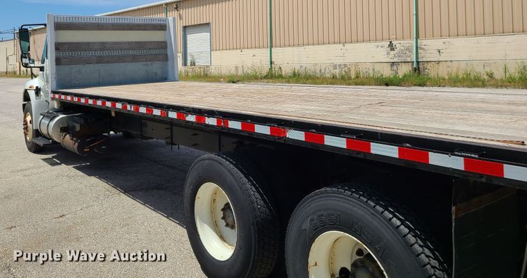 image for item JA9882 2011 International DuraStar 4400  flatbed truck