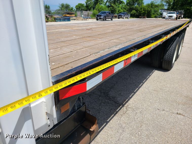 image for item JA9882 2011 International DuraStar 4400  flatbed truck