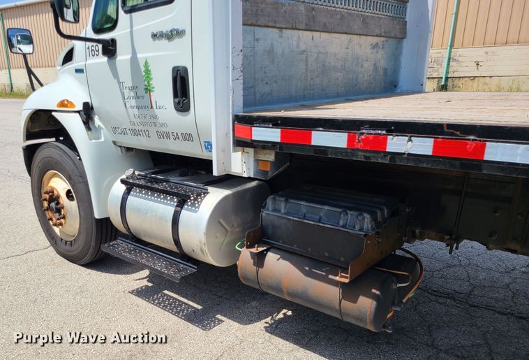 image for item JA9882 2011 International DuraStar 4400  flatbed truck