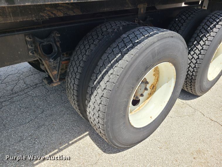 image for item JA9882 2011 International DuraStar 4400  flatbed truck