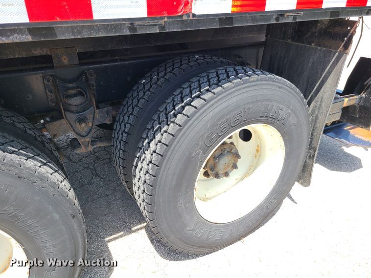 image for item JA9882 2011 International DuraStar 4400  flatbed truck