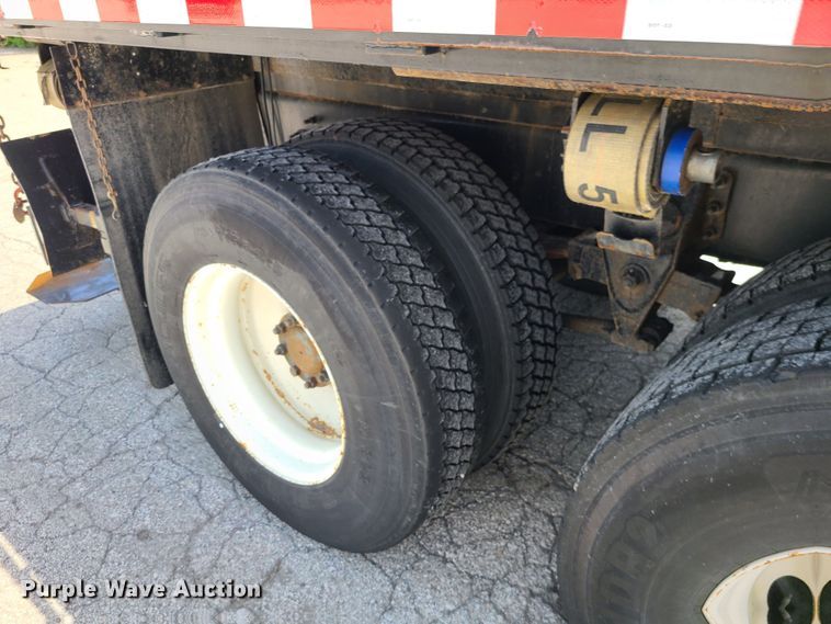 image for item JA9882 2011 International DuraStar 4400  flatbed truck