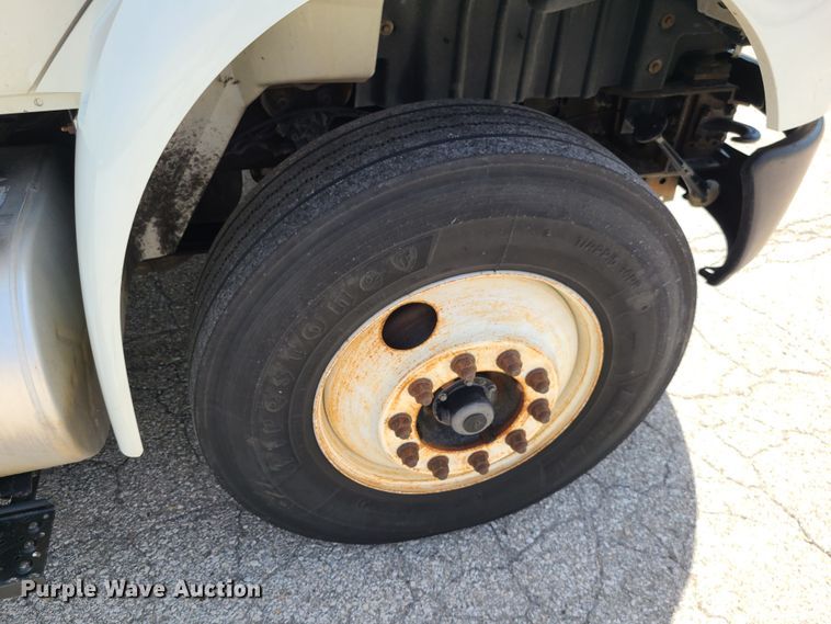 image for item JA9882 2011 International DuraStar 4400  flatbed truck