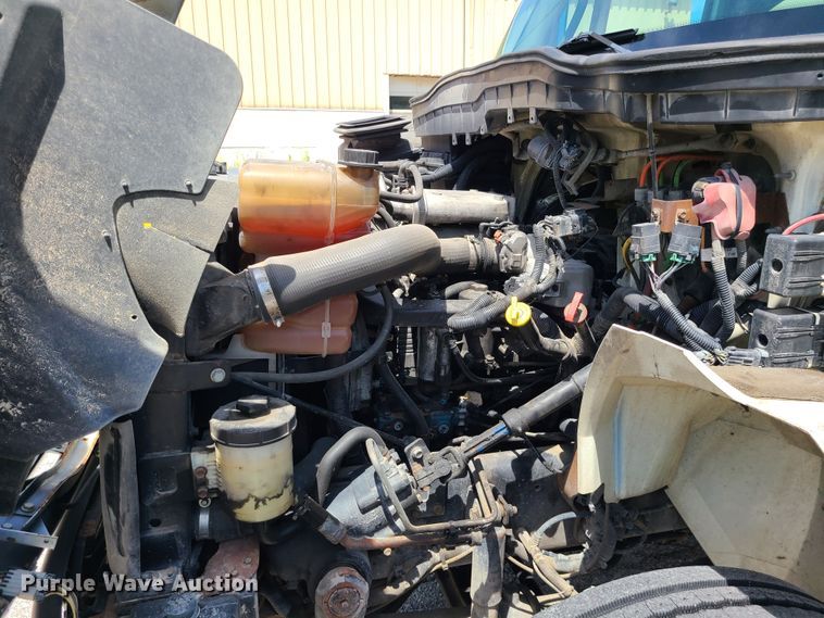 image for item JA9882 2011 International DuraStar 4400  flatbed truck