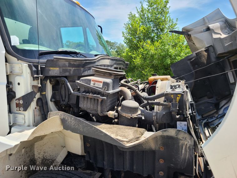 image for item JA9882 2011 International DuraStar 4400  flatbed truck