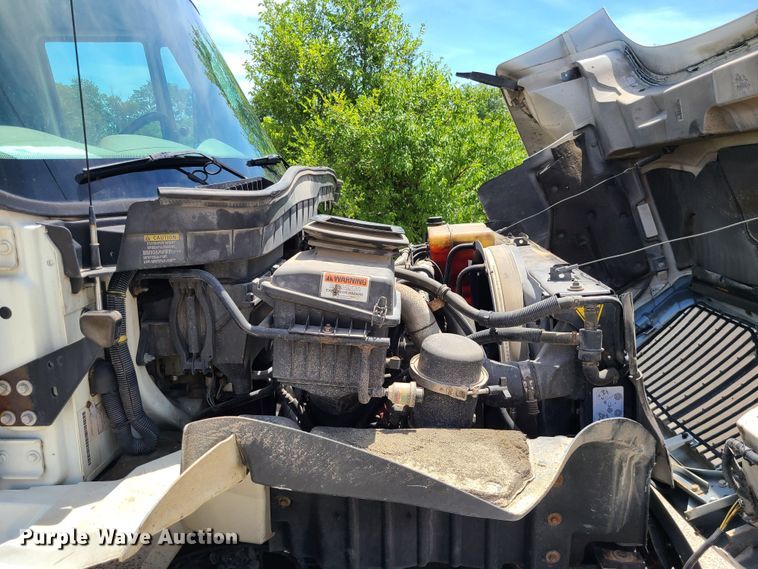 image for item JA9882 2011 International DuraStar 4400  flatbed truck