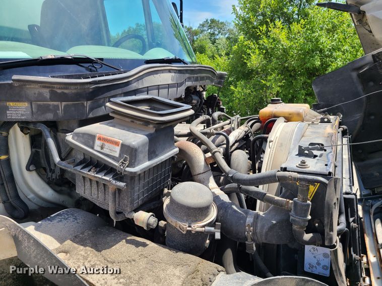 image for item JA9882 2011 International DuraStar 4400  flatbed truck