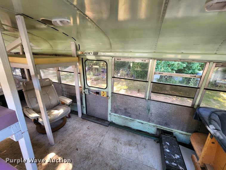 image for item JA9973 1987 Thomas  RV