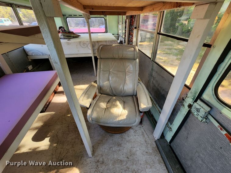 image for item JA9973 1987 Thomas  RV