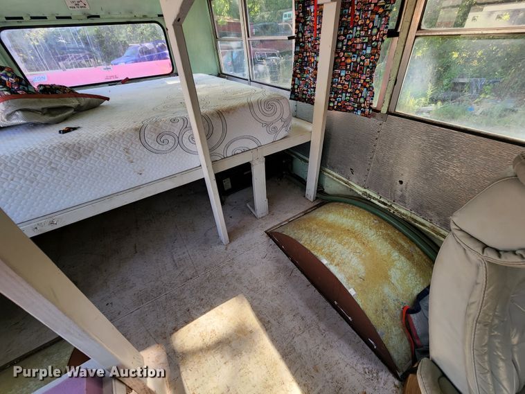 image for item JA9973 1987 Thomas  RV