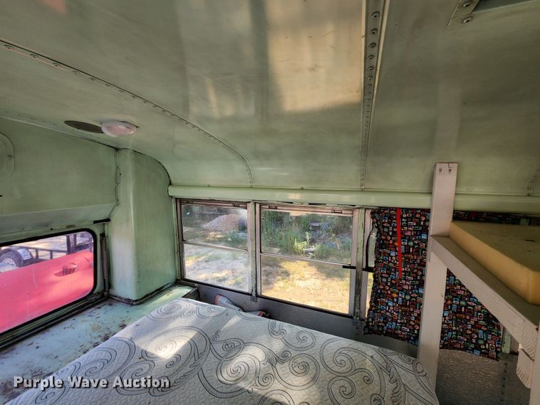 image for item JA9973 1987 Thomas  RV