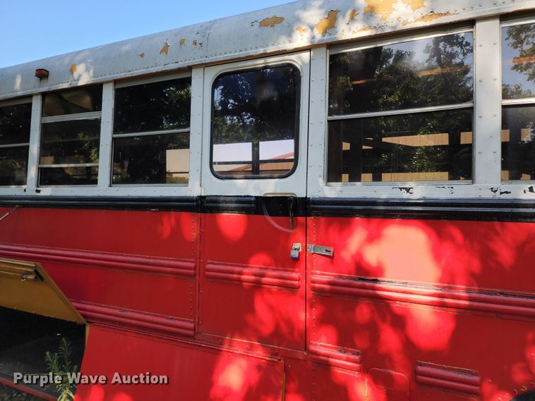 image for item JA9973 1987 Thomas  RV