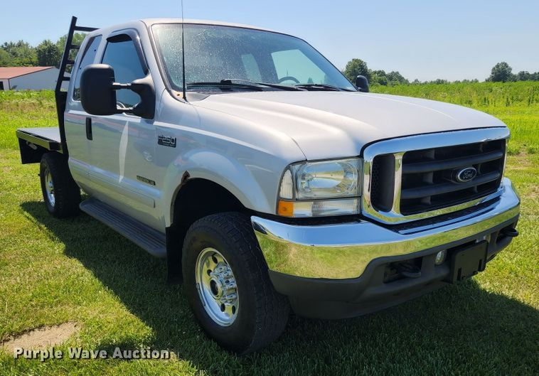 image for item JM9006 2002 Ford F250 Super Duty XLT  SuperCab flatbed pickup truck