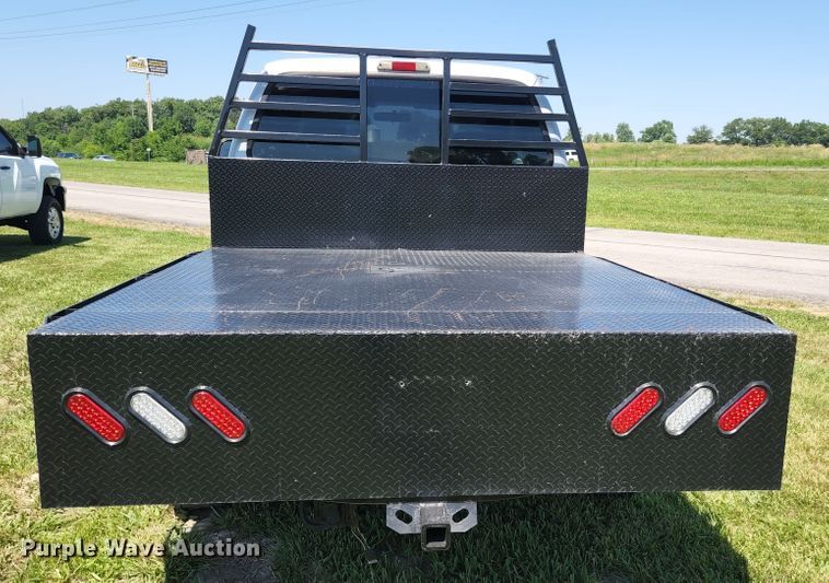 image for item JM9006 2002 Ford F250 Super Duty XLT  SuperCab flatbed pickup truck