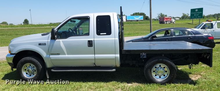 image for item JM9006 2002 Ford F250 Super Duty XLT  SuperCab flatbed pickup truck