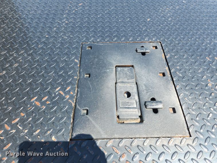 image for item JM9006 2002 Ford F250 Super Duty XLT  SuperCab flatbed pickup truck