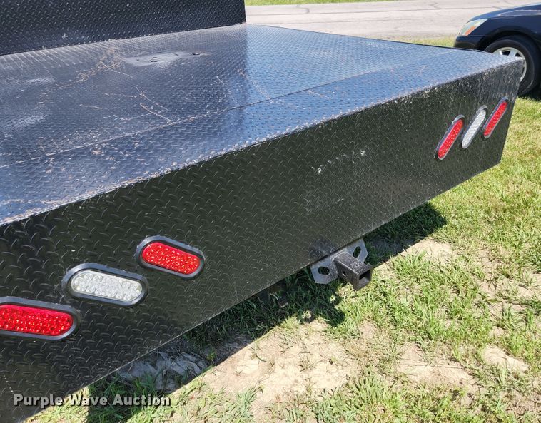 image for item JM9006 2002 Ford F250 Super Duty XLT  SuperCab flatbed pickup truck