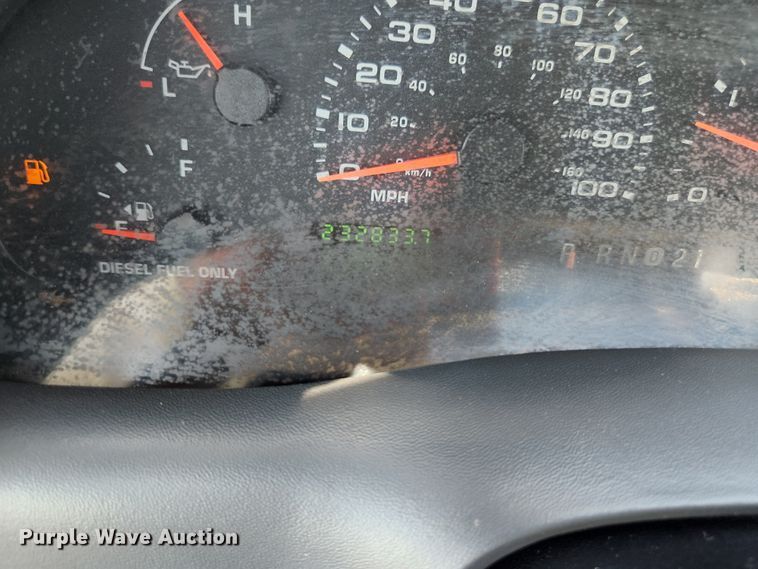 image for item JM9006 2002 Ford F250 Super Duty XLT  SuperCab flatbed pickup truck